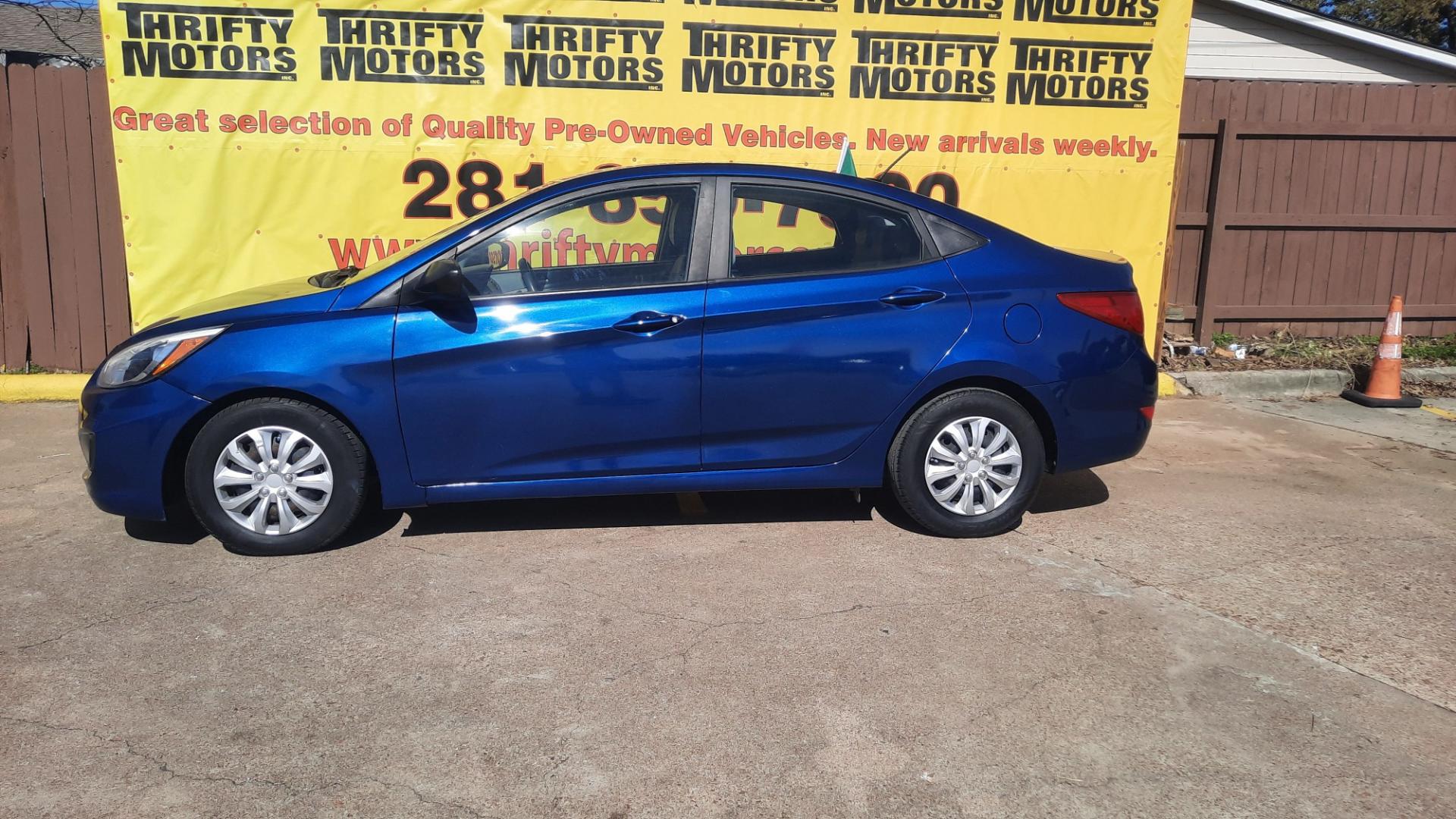 2017 Blue /Gray Hyundai Accent SE 4-Door 6M (KMHCT4AE1HU) with an 1.6L L4 DOHC 16V engine, Automatic 6-Speed transmission, located at 16710 Clay Rd., Houston, TX, 77084, (281) 859-7900, 29.834864, -95.656166 - Photo#3